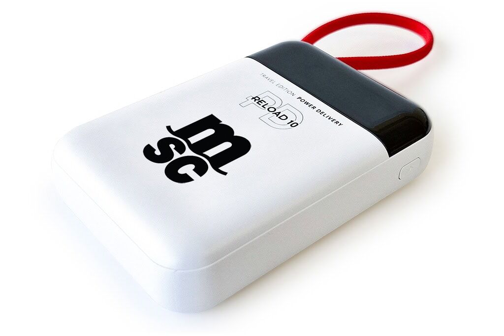 SKROSS 10,000 mAh Fast Charging Power Bank with Display
